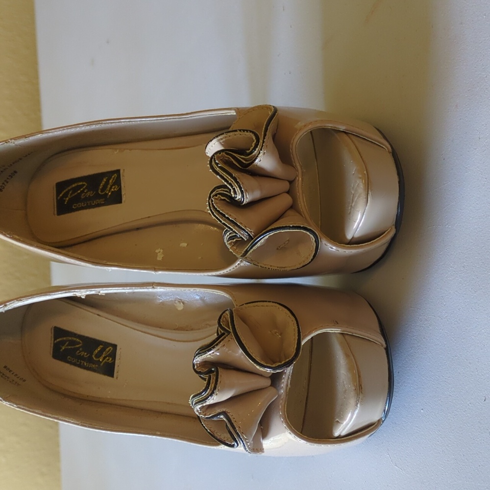 Pin Up Couture patent leather nude platform heels size 6